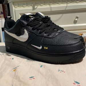 Nike sportswear, size 8, black